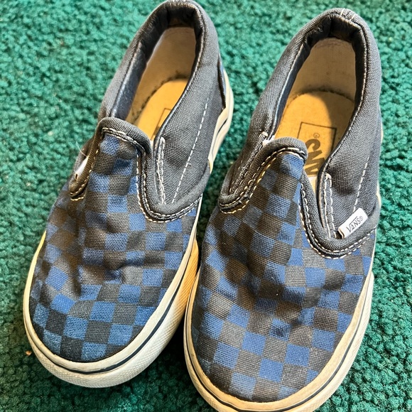 Check vans - Picture 2 of 3